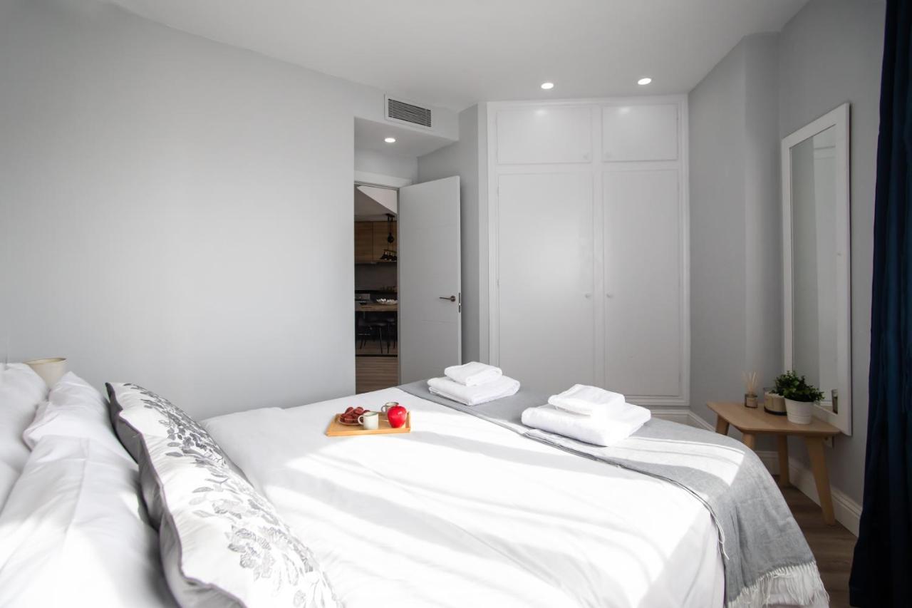 Tendency Apartments 5 Barcelona Bagian luar foto