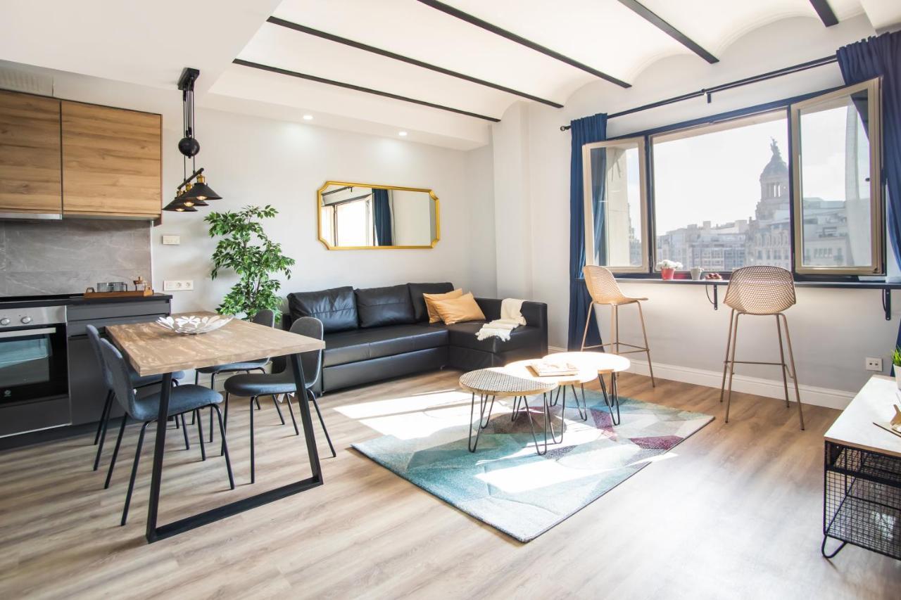 Tendency Apartments 5 Barcelona Bagian luar foto