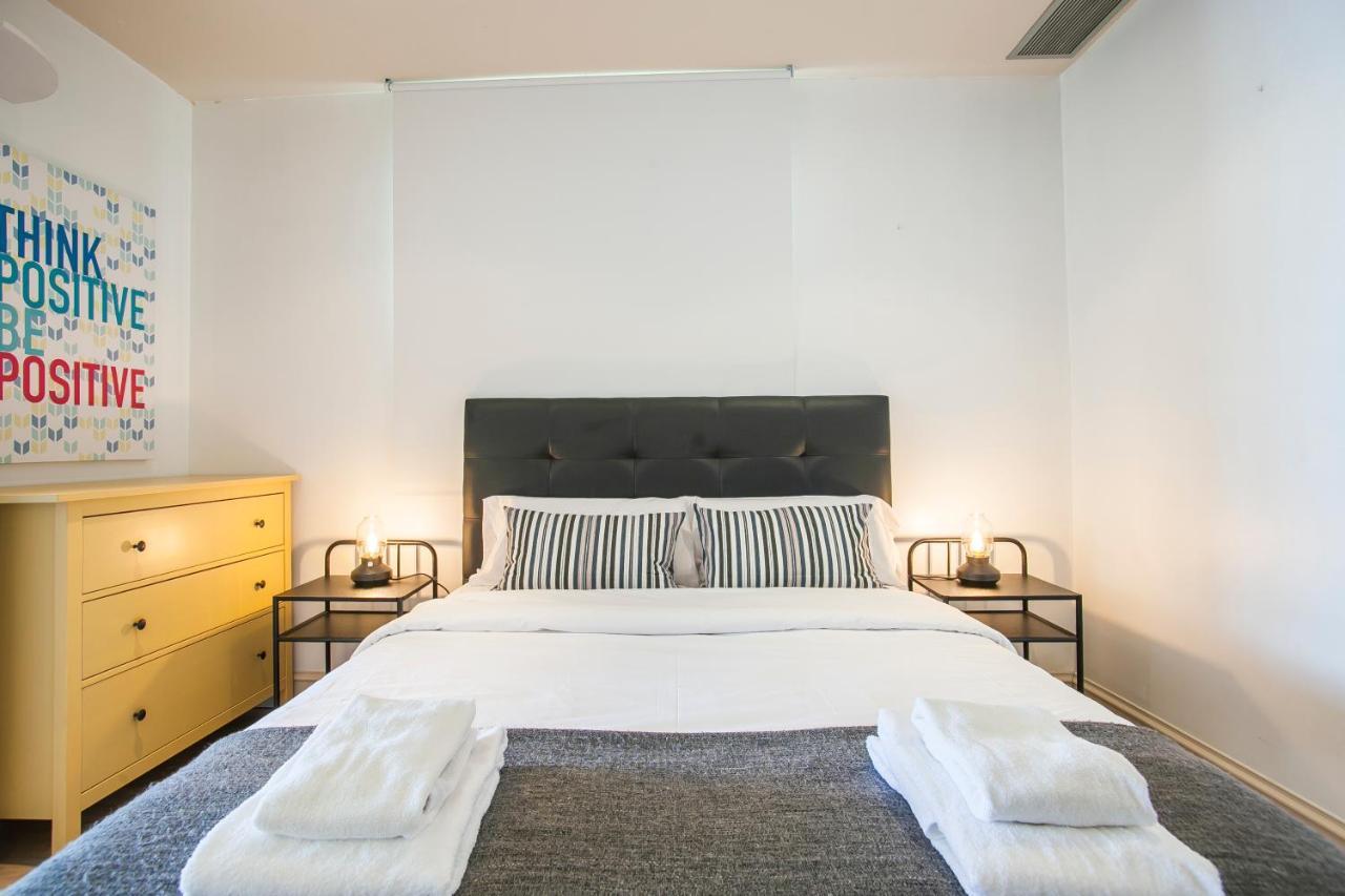 Tendency Apartments 5 Barcelona Bagian luar foto