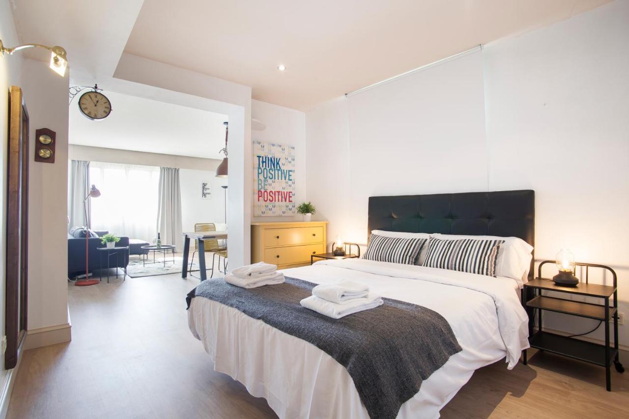 Tendency Apartments 5 Barcelona Bagian luar foto