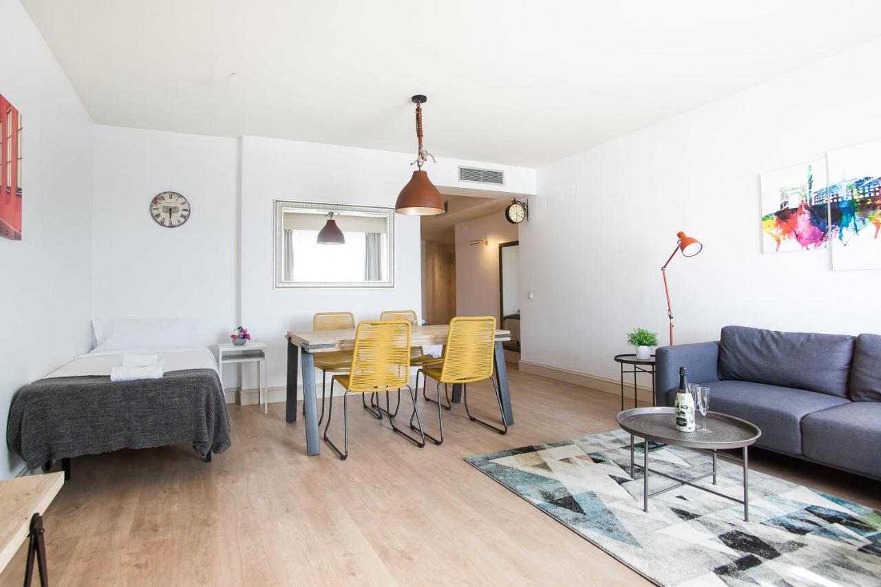 Tendency Apartments 5 Barcelona Bagian luar foto