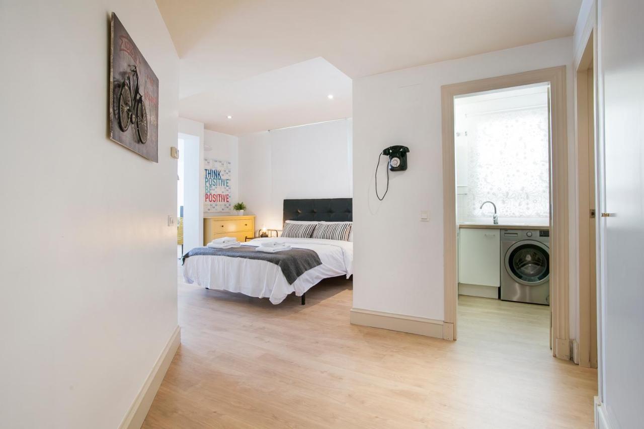 Tendency Apartments 5 Barcelona Bagian luar foto