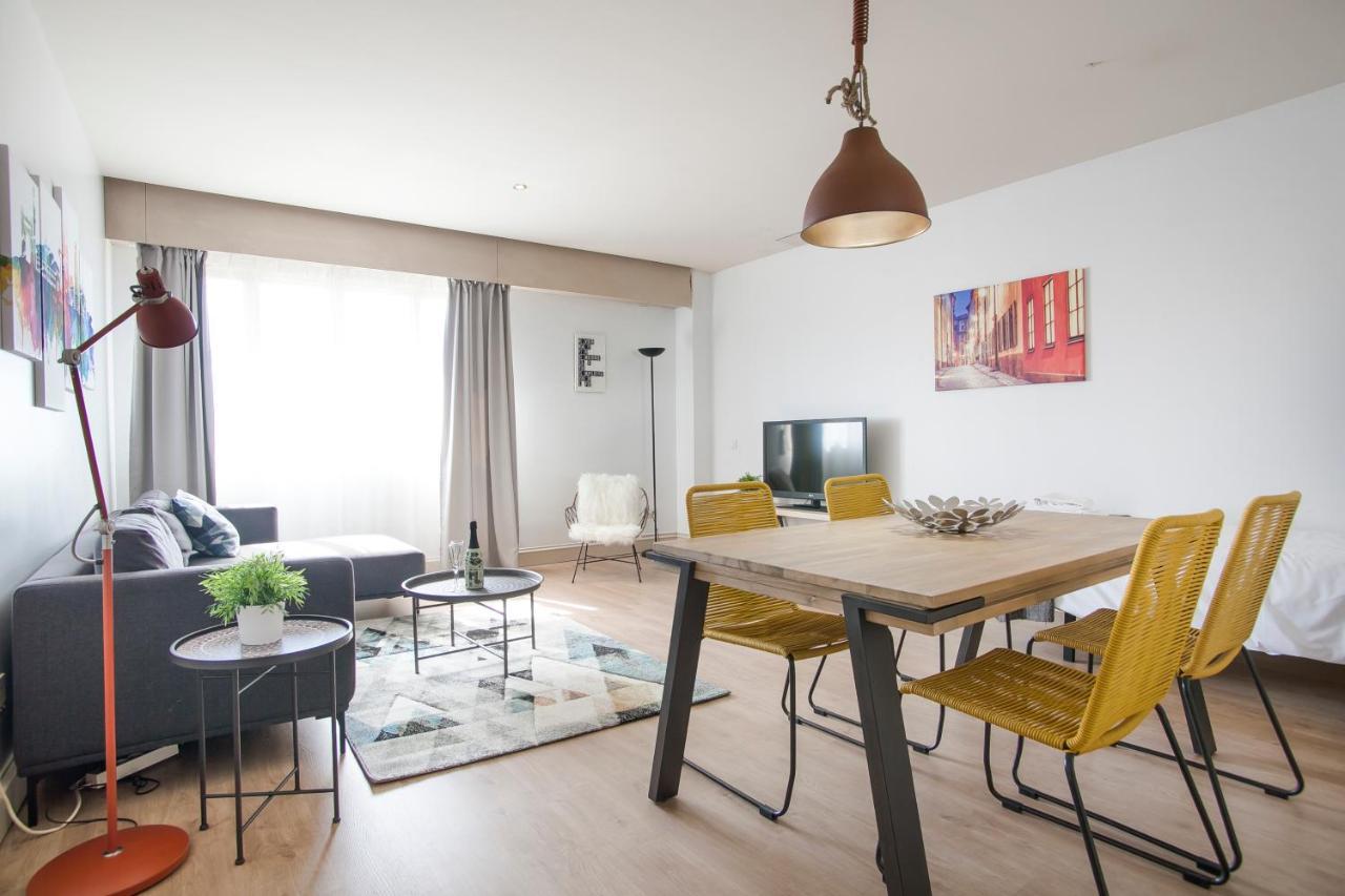 Tendency Apartments 5 Barcelona Bagian luar foto